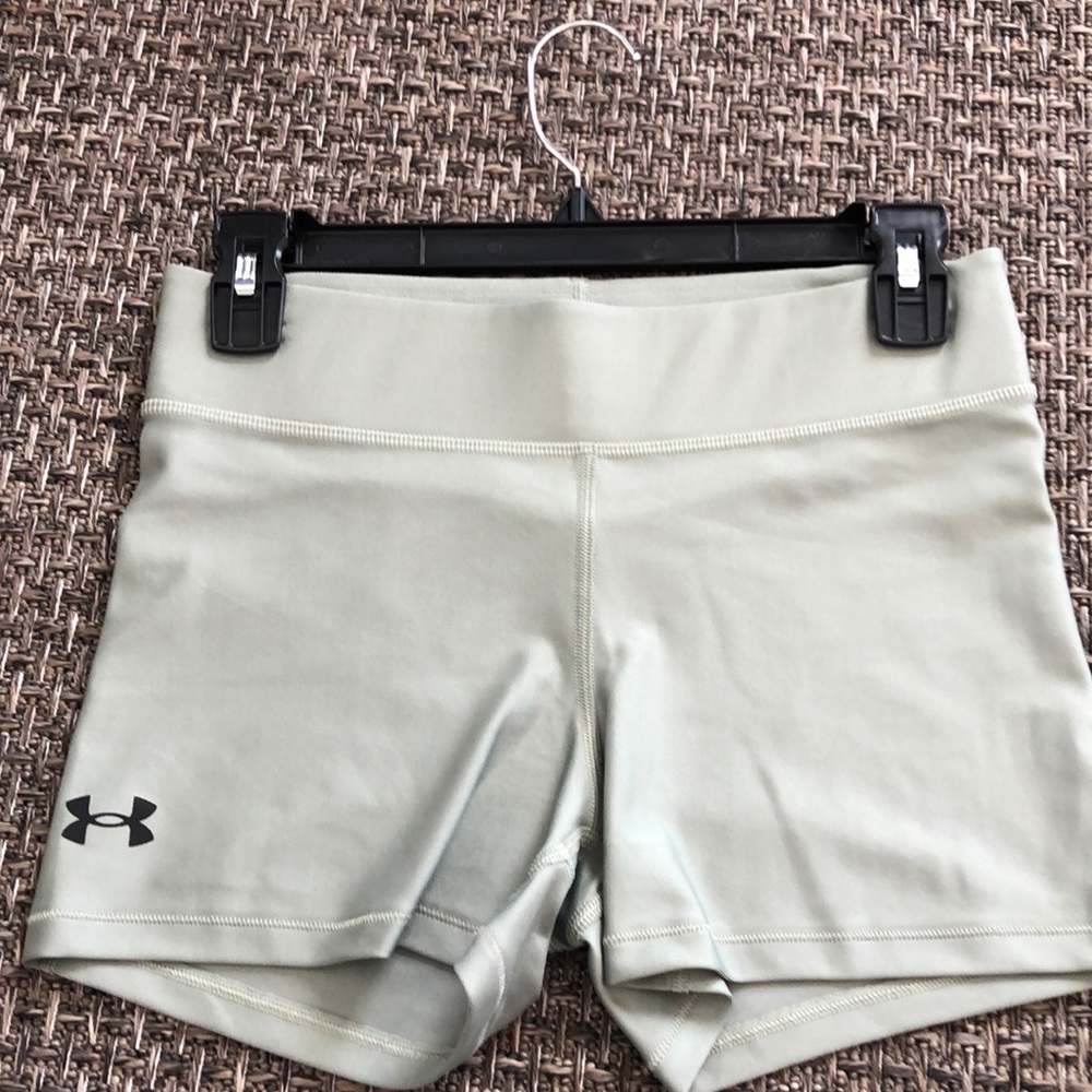 Under Armour Mid Rise Compression shorts